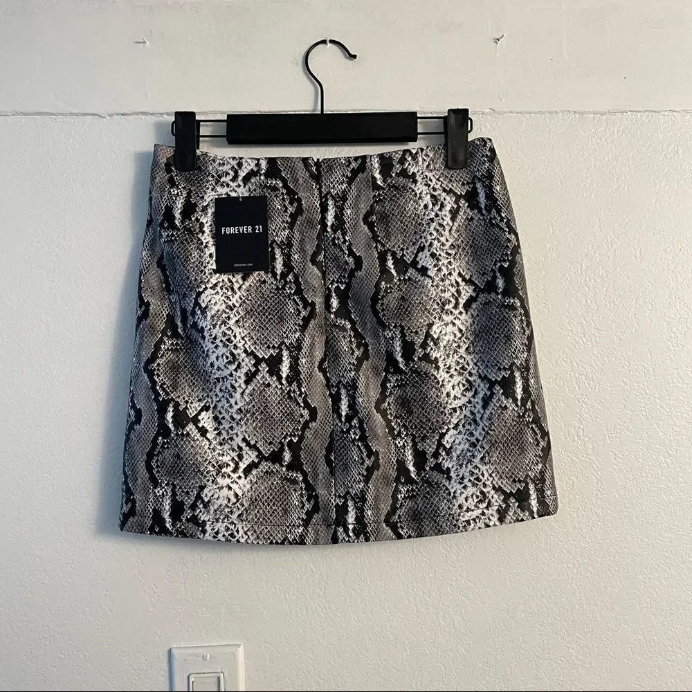 F21 nwt faux snake skin print mini skirt - Picture 7 of 15